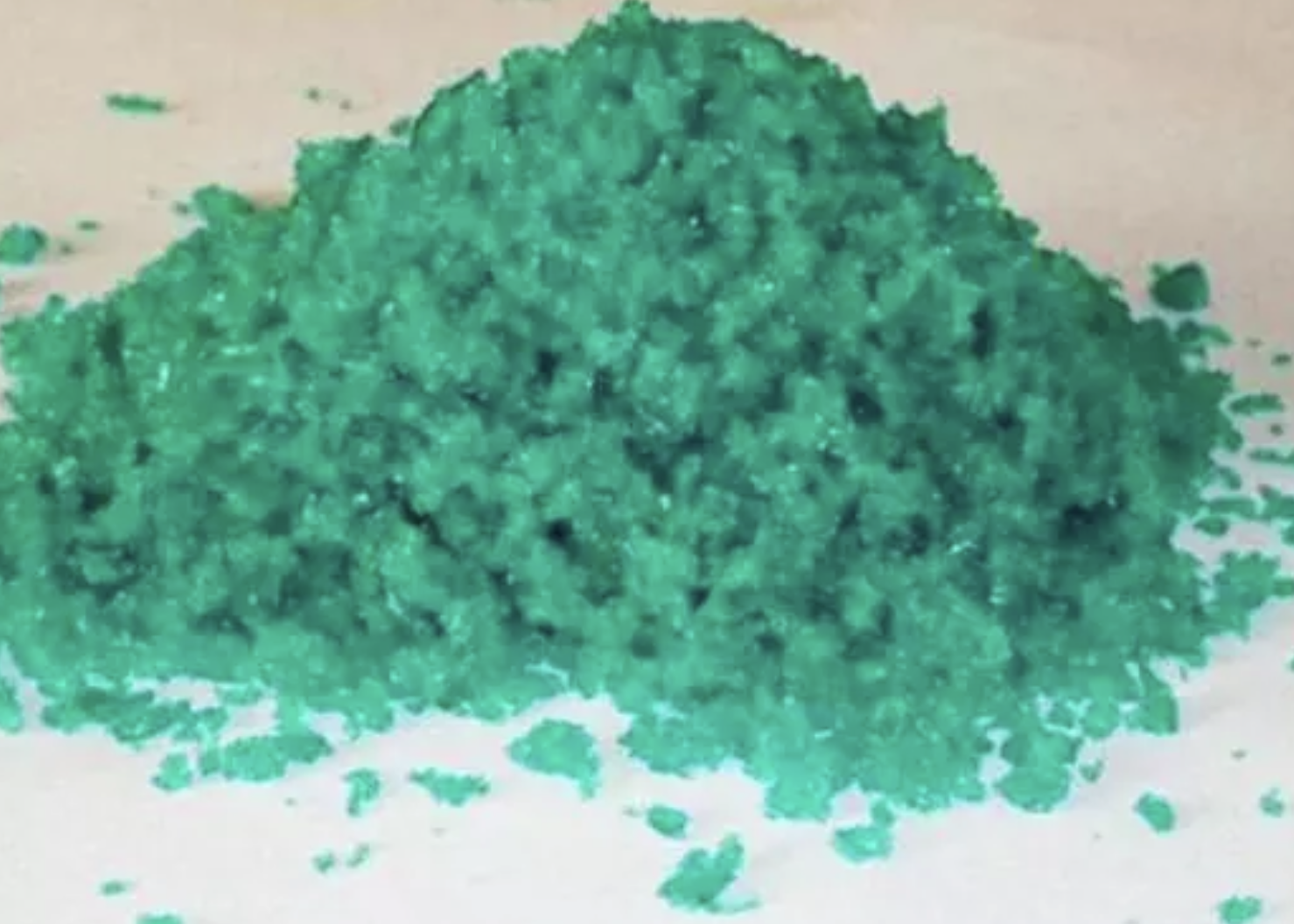 Nickel(II) fluoride – anhydrous powder and compacted tablets for dosing